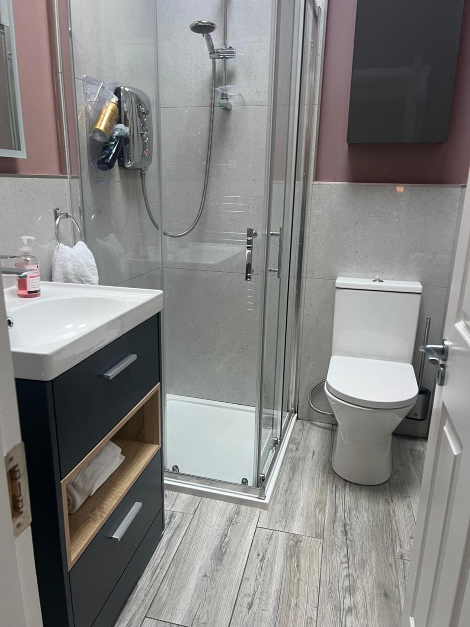 Hugo Mews Bright Studio Apartment Bray Luaran gambar